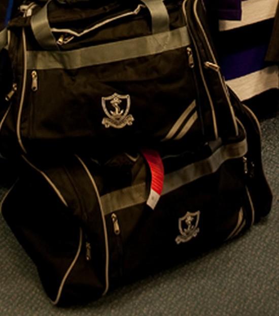 THORPE HALL - HOLDALL BAGS WITH SCHOOL LOGO - Schoolwear Centres | School Uniform Centres